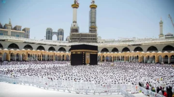 خدمات متكاملة داخل المسجد الحرام تسهل حركة المعتمرين وتنظم زيارتهم